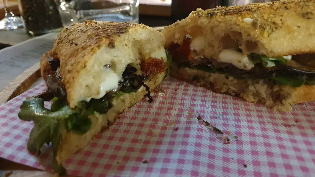 Michal Vlkovič_Sur la Braise_Ajaccio_review