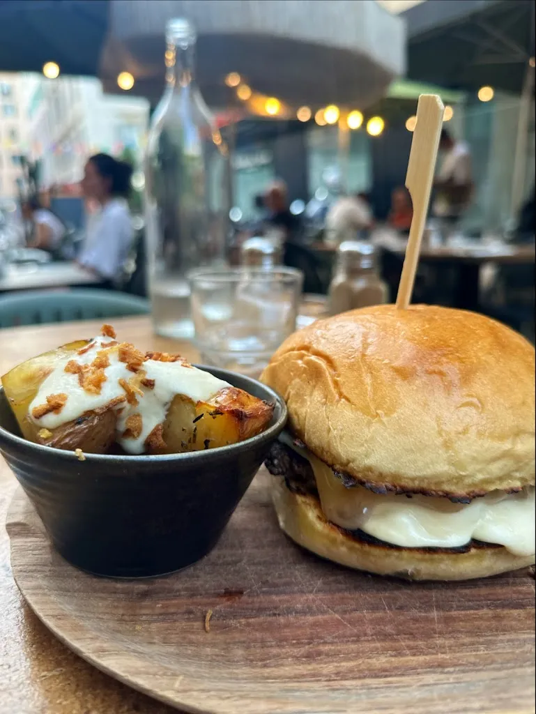 Mahbod_Brasserie L'instant_Ajaccio_reseña