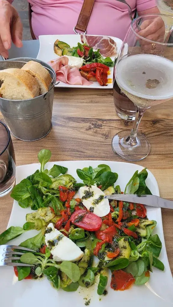 Abbas Ahmad_Via Roma_Ajaccio_review