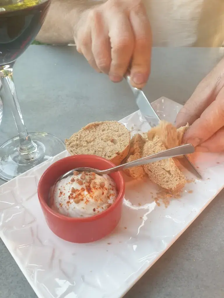 Delphine Gros_ici et là Restaurant & Caviste à Chabeuil_Chabeuil_review