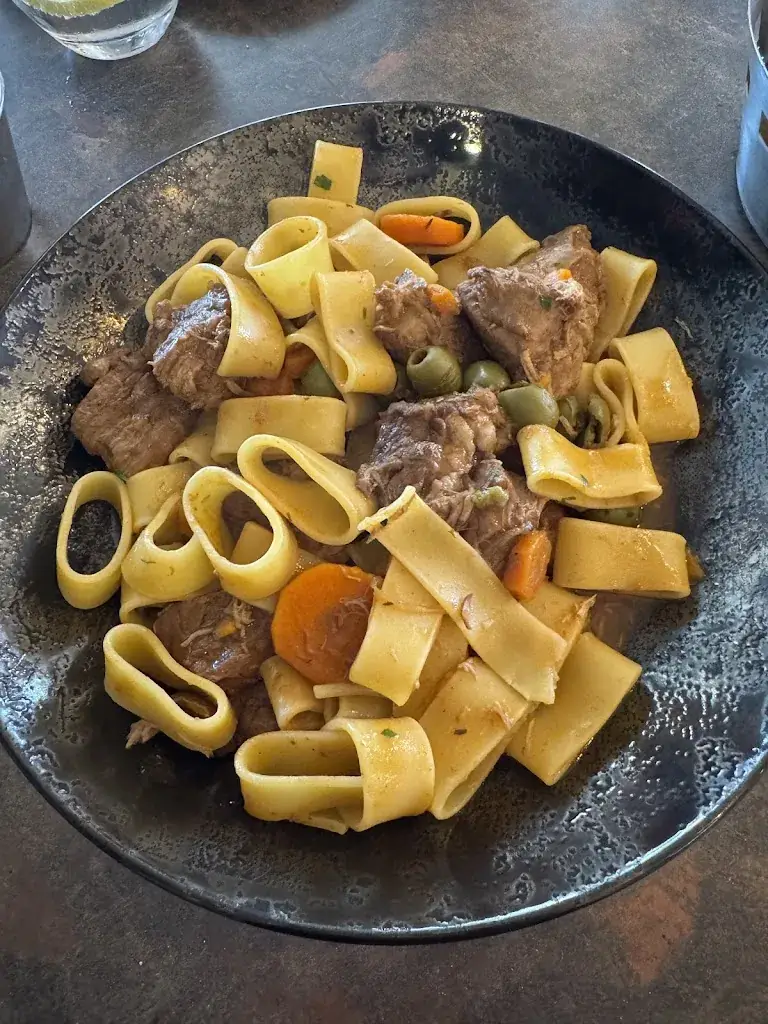 Alexey Petrishin_Restaurant l'Oasis_Ghisonaccia_reseña