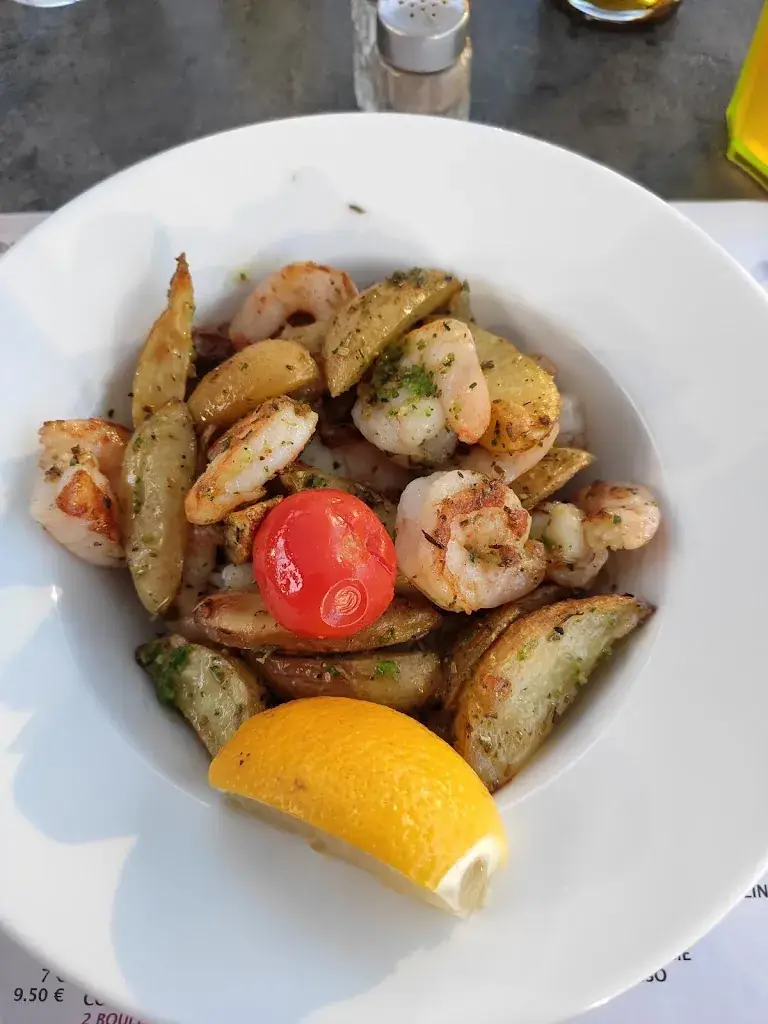 Azizah Mutik Lefebvre_U Rasaghiu_Cargèse_review