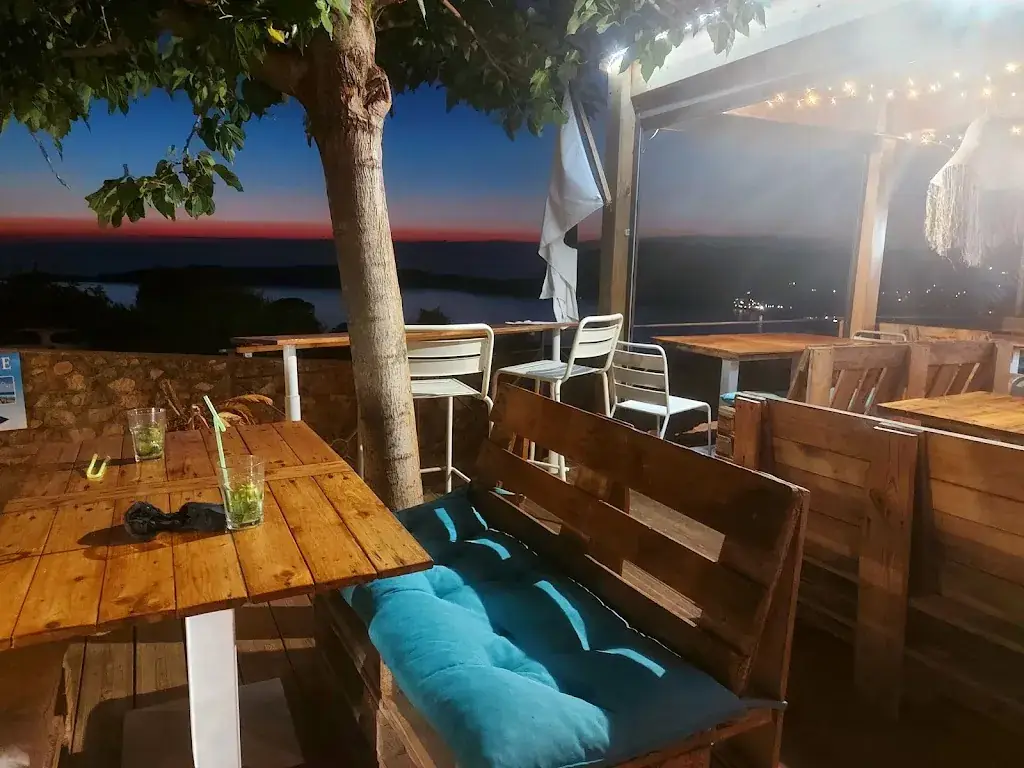 Mailys BRUN_U Balcone_Cargèse_review