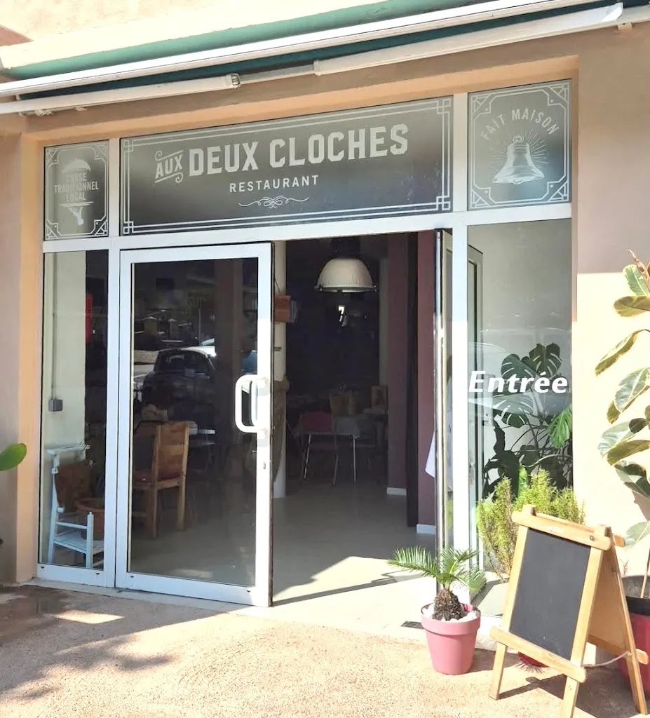 Aux Deux Cloches restaurant in Cargèse