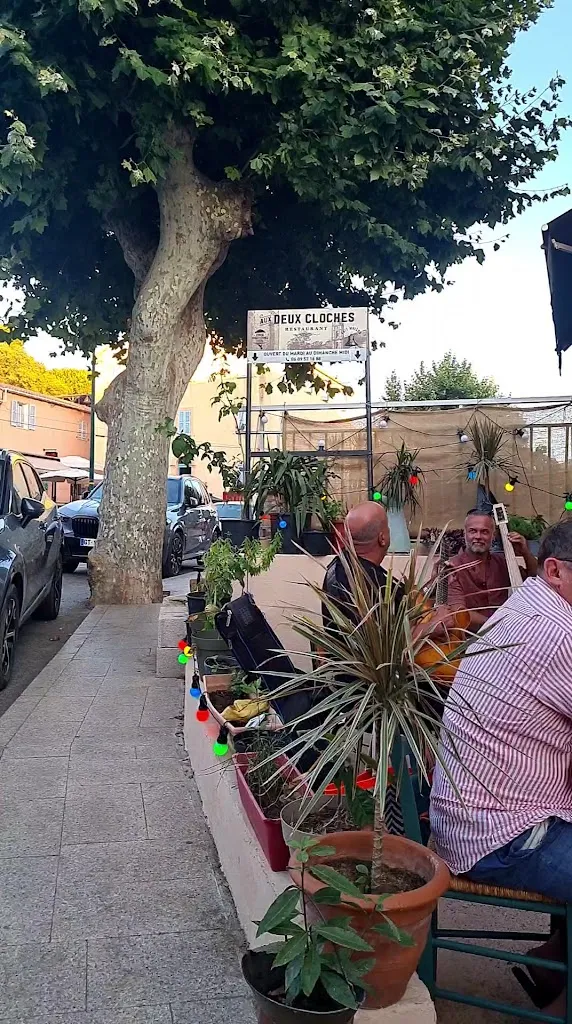 Aux Deux Cloches_Cargèse_slider_image_2