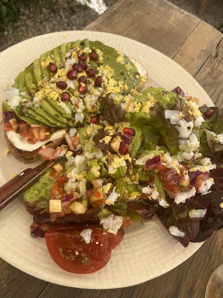 Daniela Vaníčková_Café Le Yuka_Cargèse_review