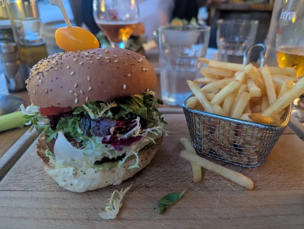 Frederico Quintão_Epicerie Leca_Cargèse_review