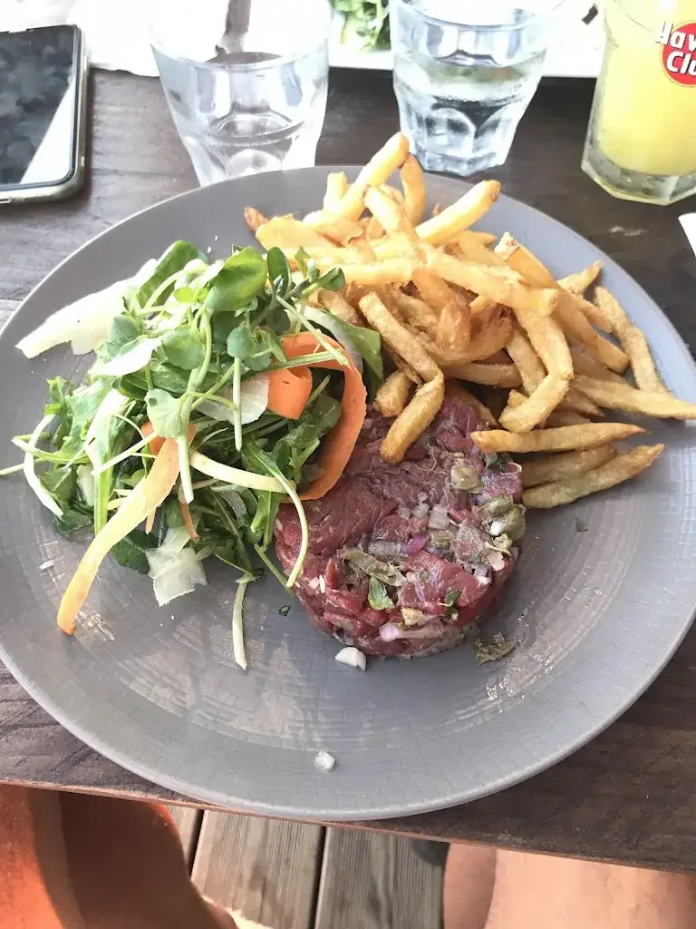 Miguel Tahoces_Paillote 1768_Cargèse_review