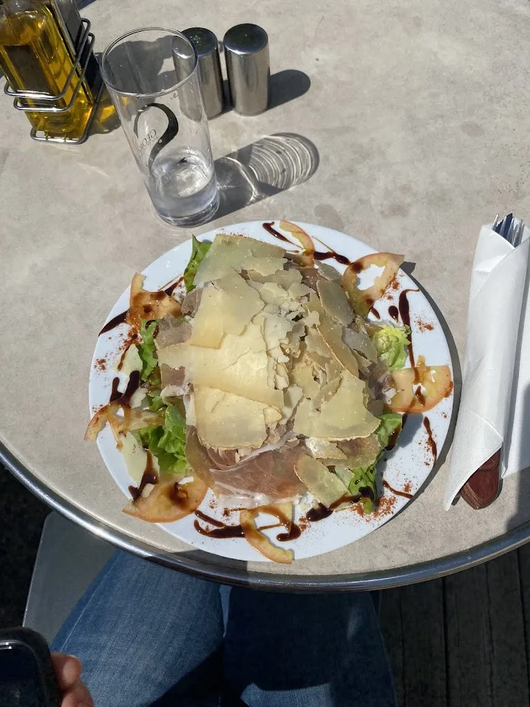 Quentin Bernier_Manhattan Café_Cargèse_review