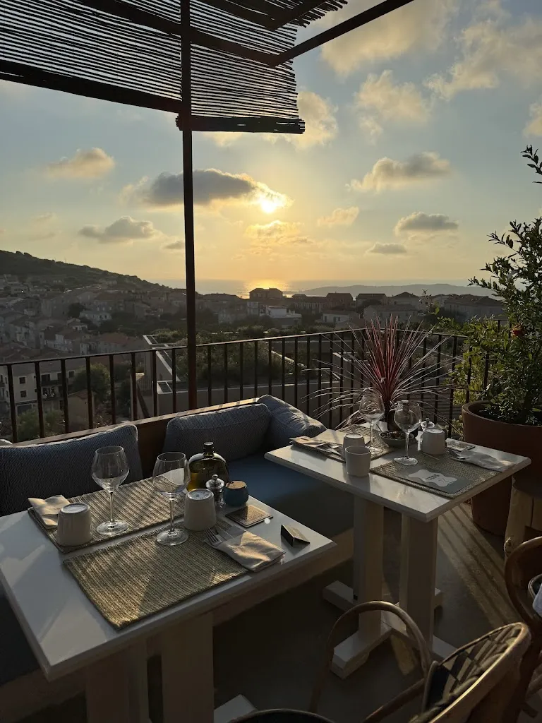 Restaurant TEOS_Cargèse_slider_image_1