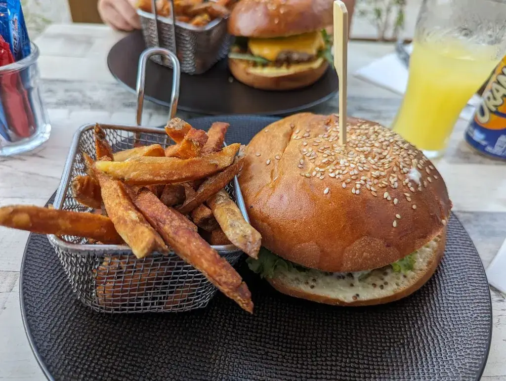 Maarten_Le Burger Bar Porticcio_Grosseto-Prugna_review