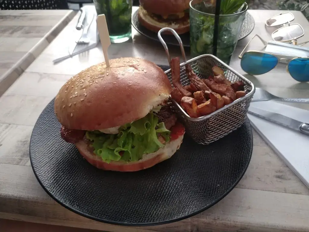 Swiss Bmw_Le Burger Bar Porticcio_Grosseto-Prugna_review