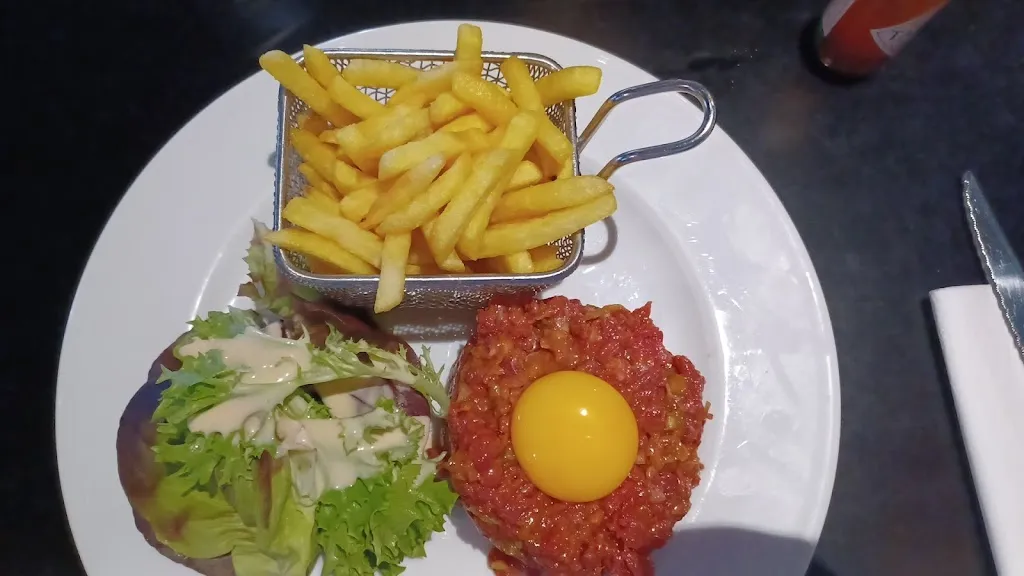 noel adjamian_Chez Raffi_Valence_recensione