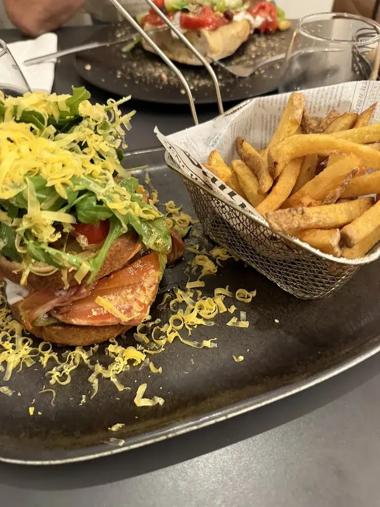 Giulia Dello Iacovo_Restaurant Le Lion d'Or_Bastia_review