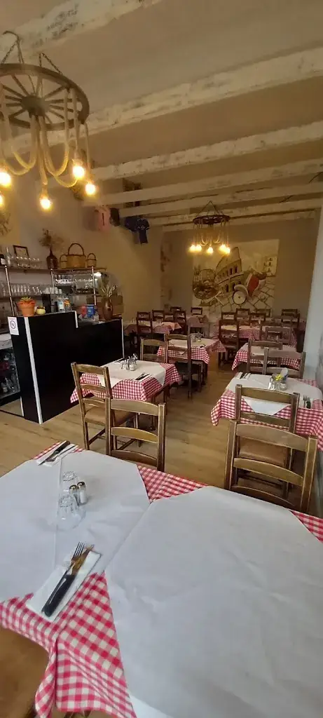 Pizzeria Restaurant Mediterranea cucina Italiana restaurant in Bastia