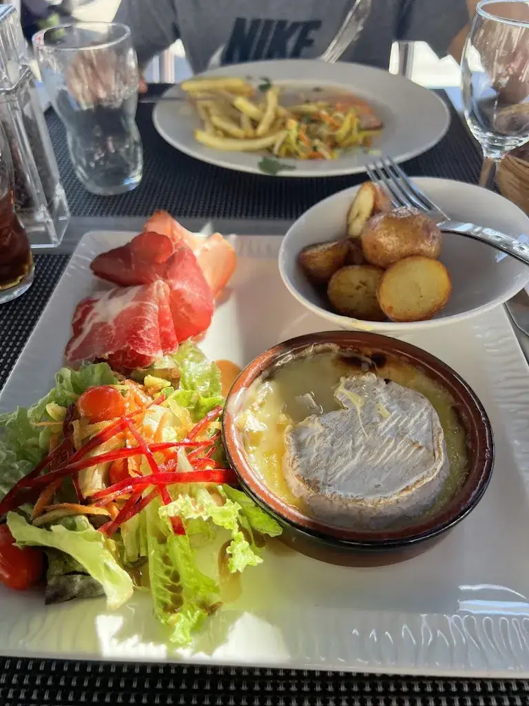 Emilie Jurjevic_Auberge Communale de Cessy_Cessy_review