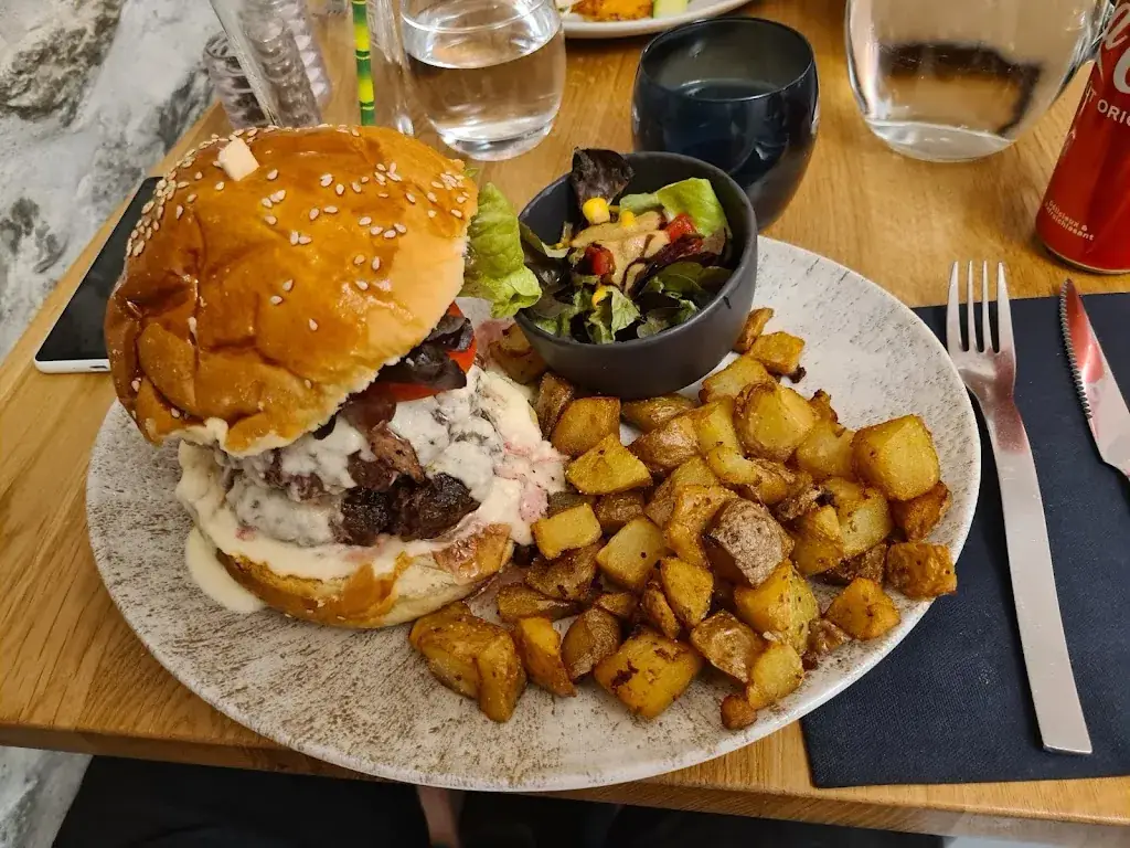 Ruth Goluboff_La Rivière des Vins_Corte_review