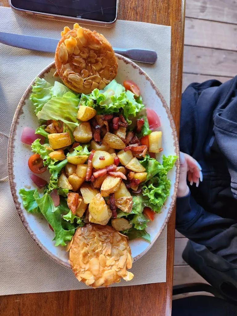 Claude Moes_U Museu_Corte_review