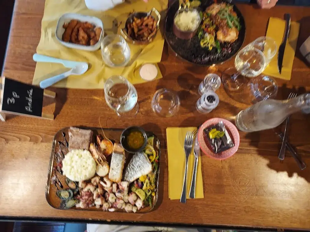 Andrea Vassallo_Le 24_Corte_review