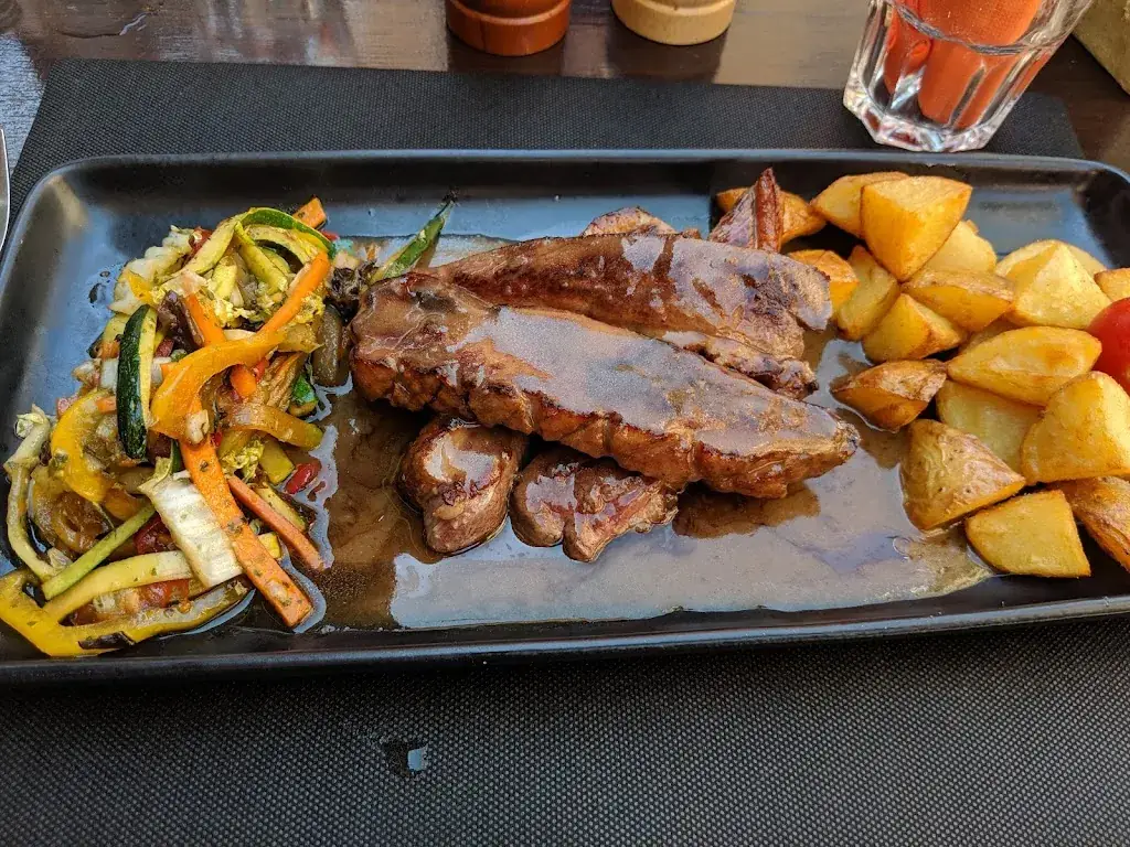 Jon Camio_U Campanile_Corte_review