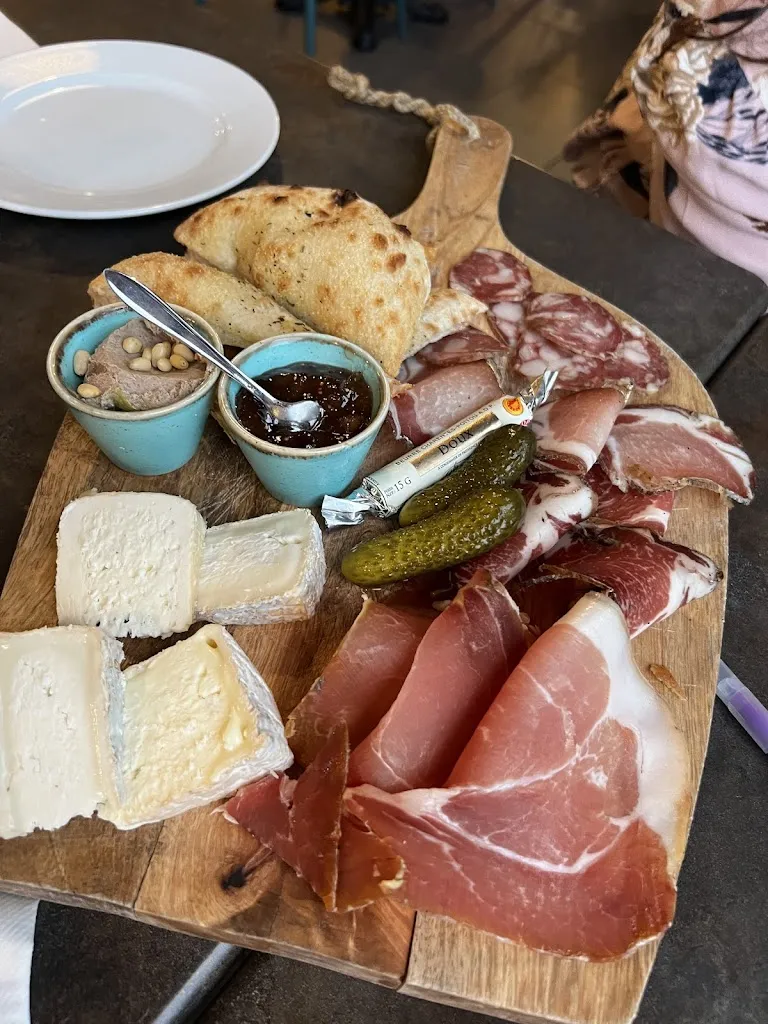 Alex Patesan_A Casuccia_Corte_recensione