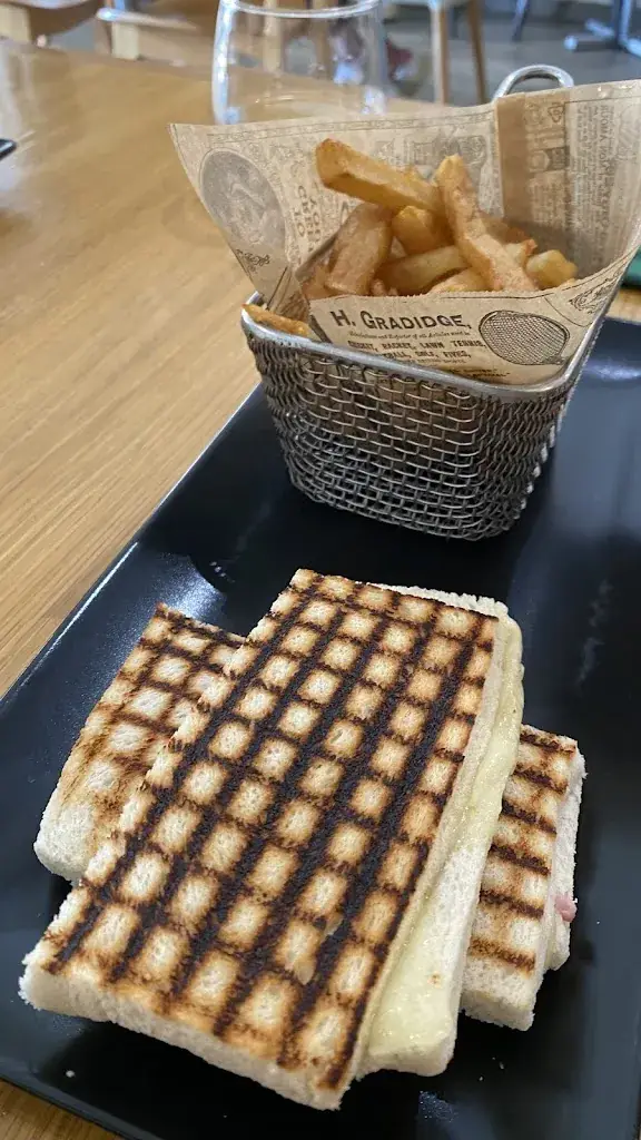 Martin Lendi_MIMI CHIC RESTAURANT_Morosaglia_avis