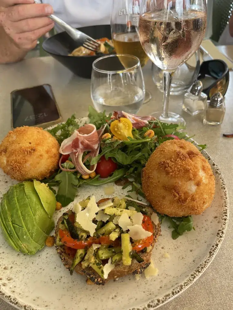 MIMI CHIC RESTAURANT_Morosaglia_slider_image_3