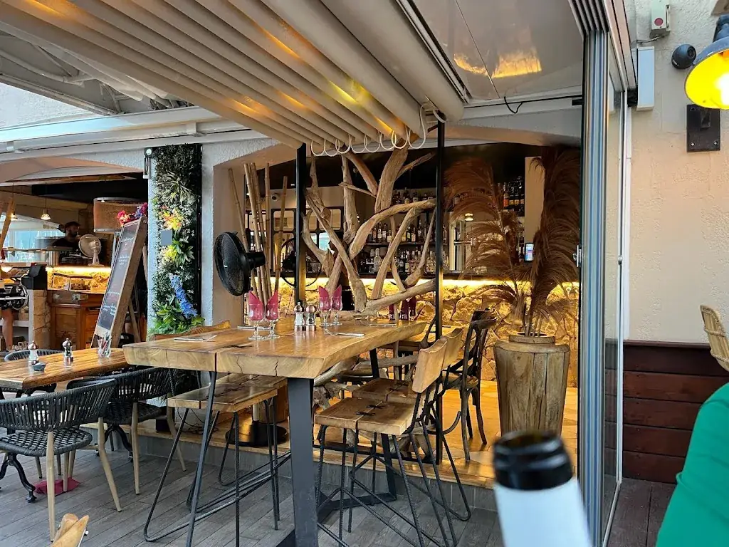 Via Marine Le Resto_Calvi_slider_image_3