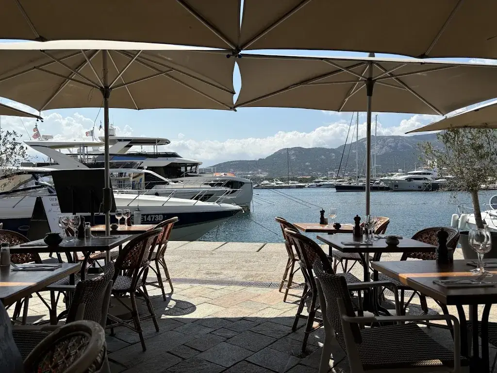 Ile de Beauté Café restaurant in Calvi