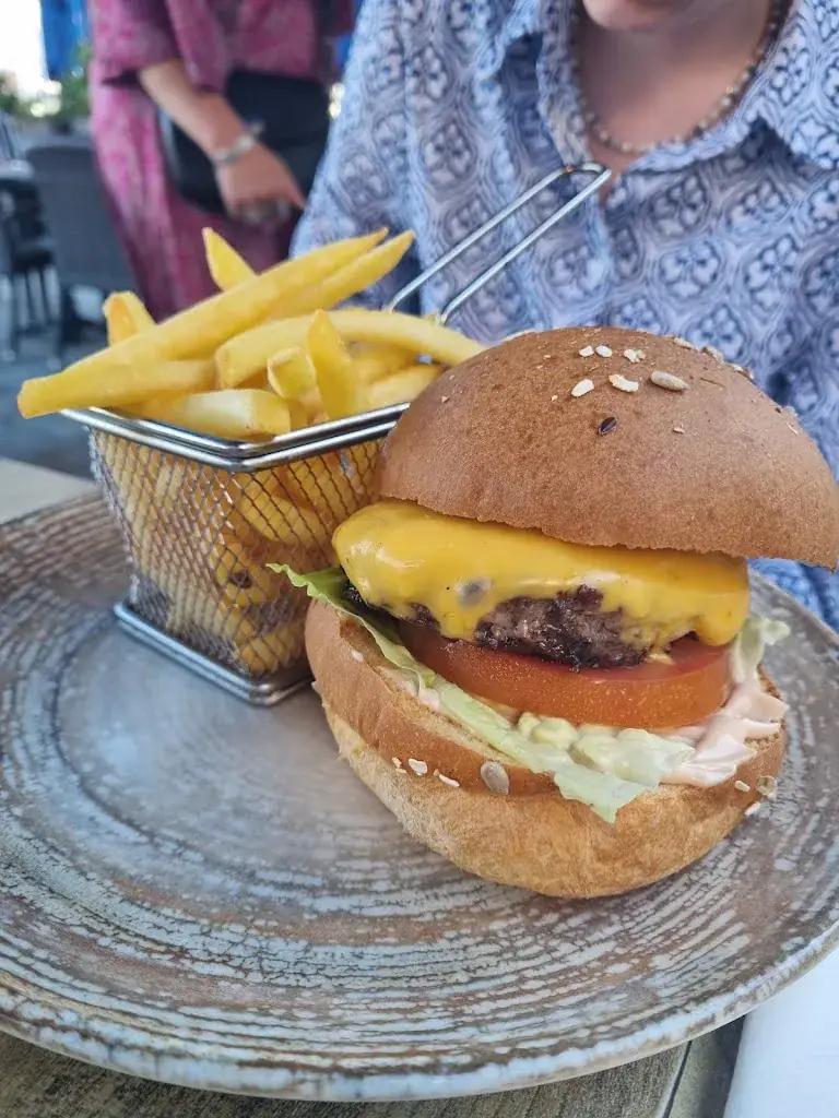 Hasan Kirmizitas_Le Nautic_Calvi_reseña