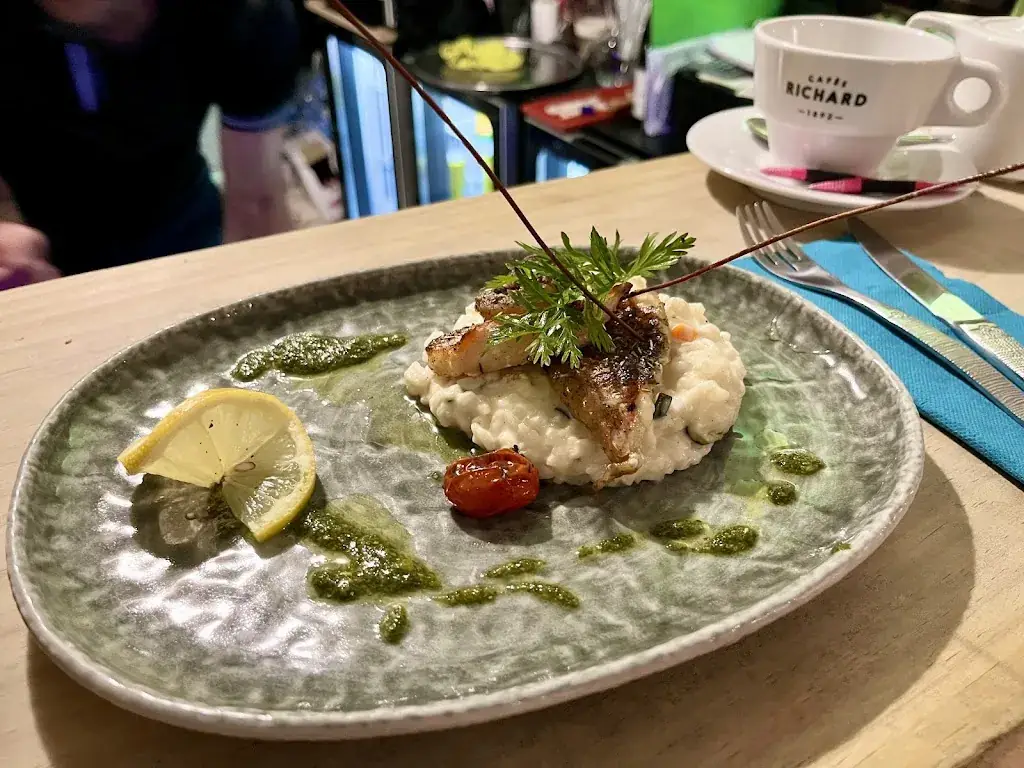 W B Hsu_La Voûte_Calvi_review