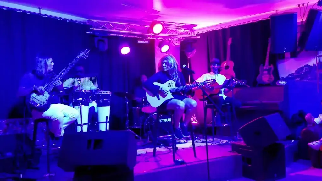 Cadence café_Cessy_slider_image_2