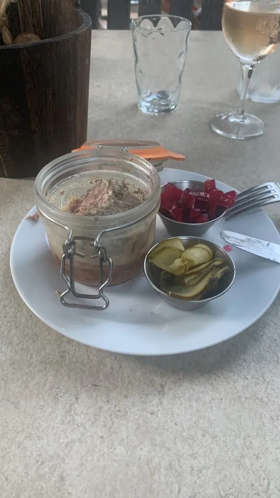 Jaroslav Buda_La Terrasse du Port_Lumio_review