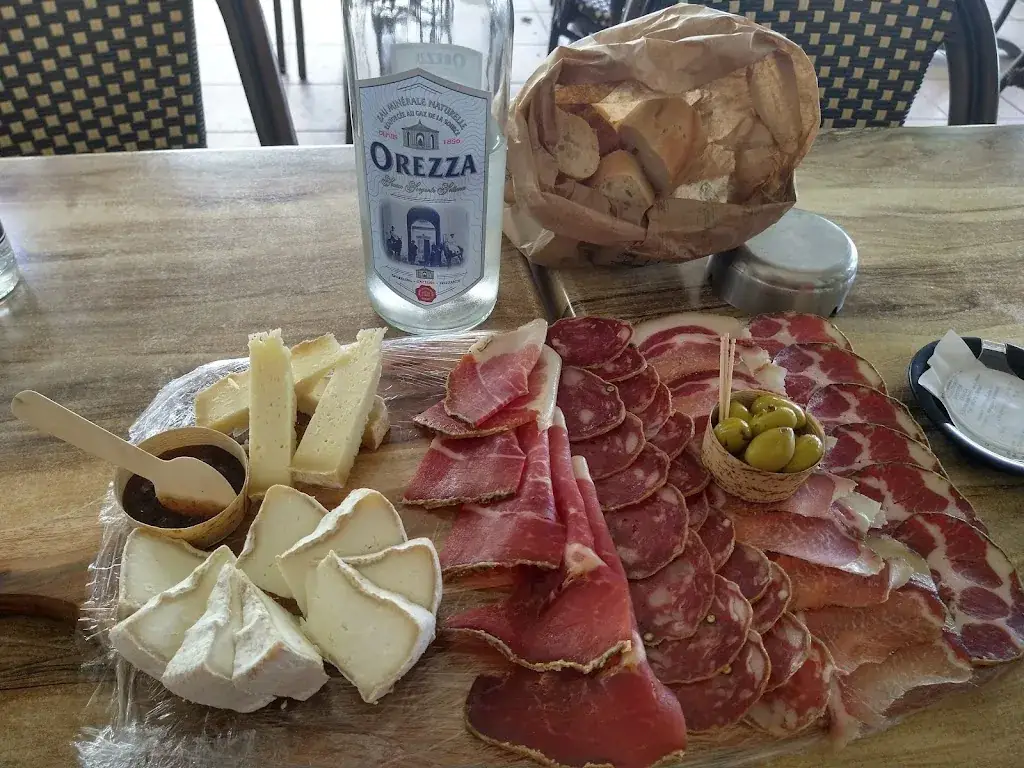 Honolulu Bar_Peri_slider_image_3