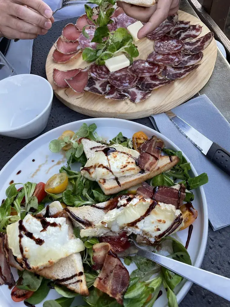 Christina Fialová_Casa Di Jojo_San-Martino-di-Lota_review