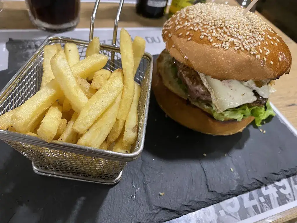 Michael C_Bar Du Centre_Santa-Maria-di-Lota_review