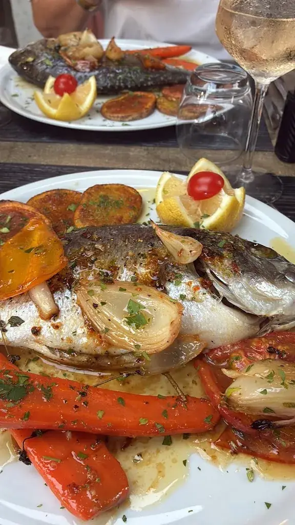 Herve D_Bar Du Centre_Santa-Maria-di-Lota_review