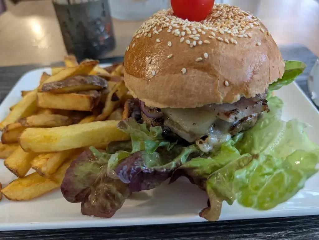 Bar Du Centre restaurant à Santa-Maria-di-Lota