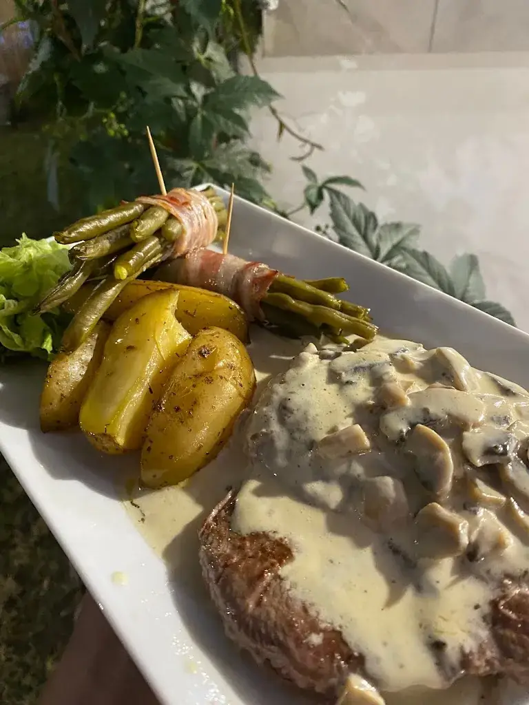 Au Jardin Restaurant_Lucciana_slider_image_3