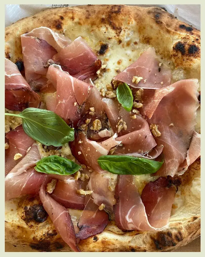 Pizza da Lucio_Lucciana_slider_image_2