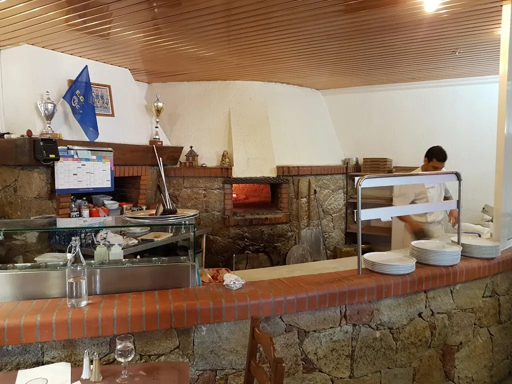 Le Vesuvio 2B restaurant in Borgo