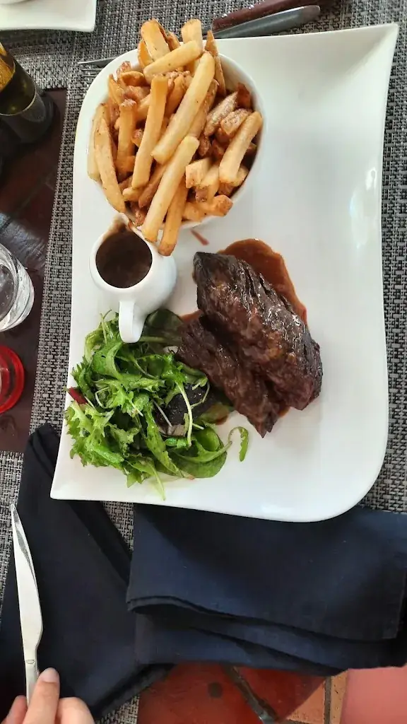 Viviane Maggion_Auberge Midi-Minuit_Sarrola-Carcopino_recensione