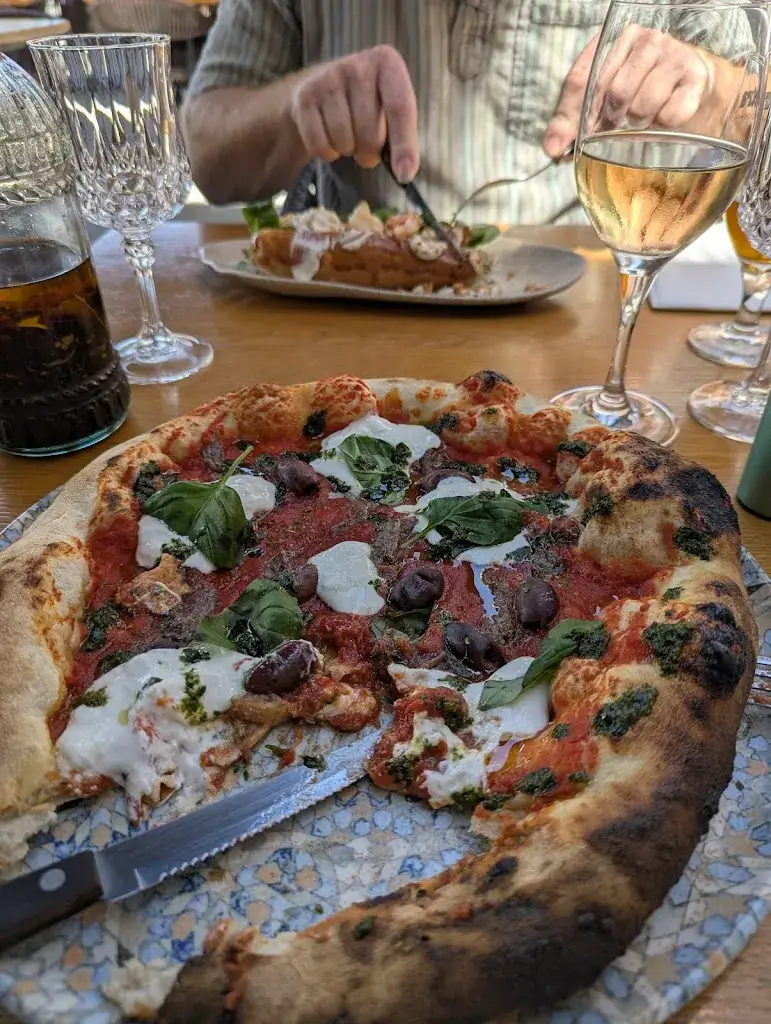 Su Shaw_La Maison des Pizzas_Saint-Florent_review