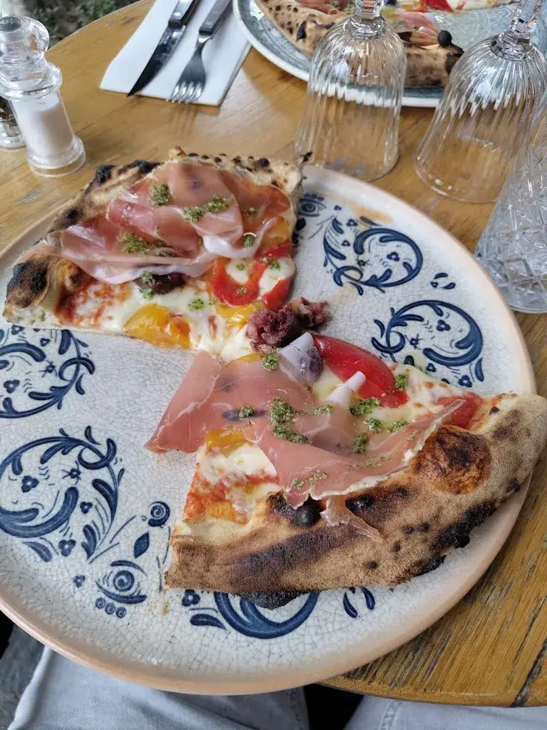 Alex Bondrea_La Maison des Pizzas_Saint-Florent_review