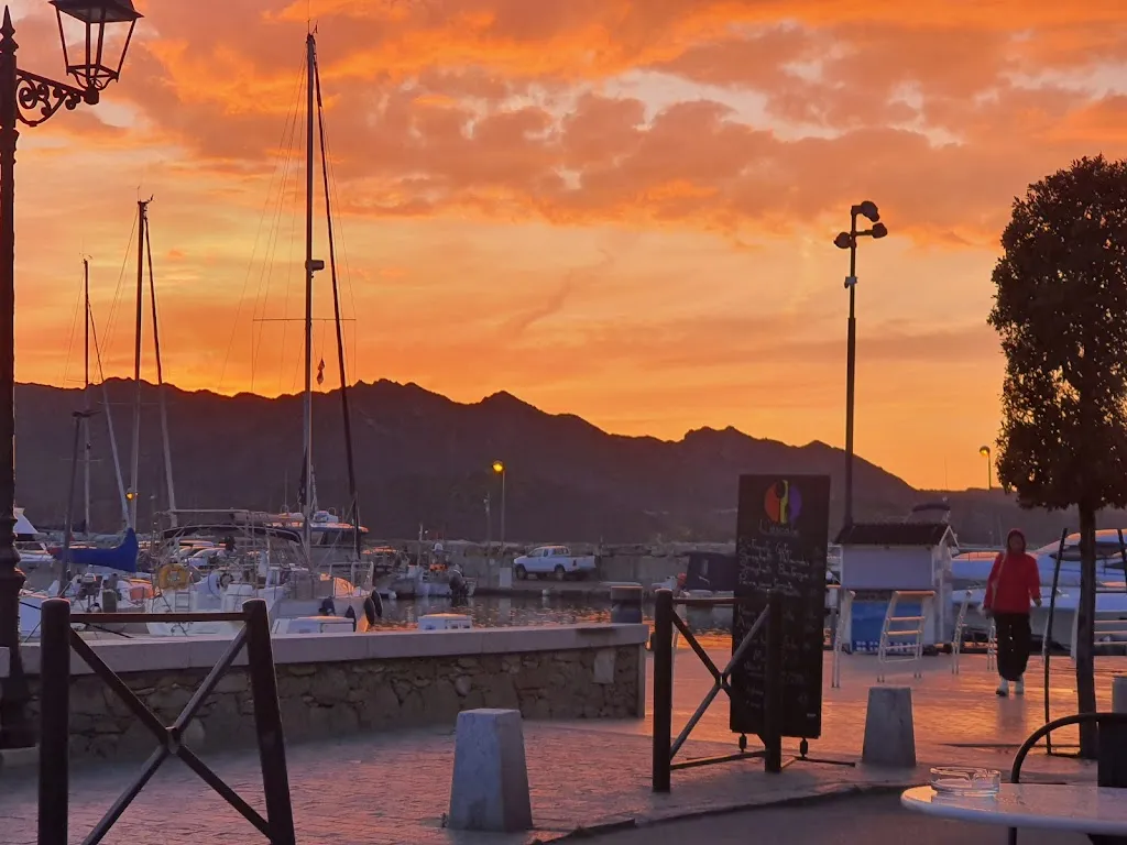 Nina_b sisters_Saint-Florent_review