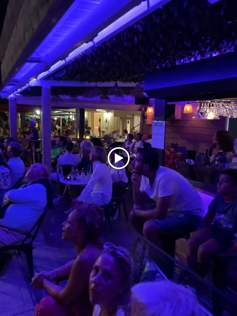 b sisters_Saint-Florent_slider_image_2