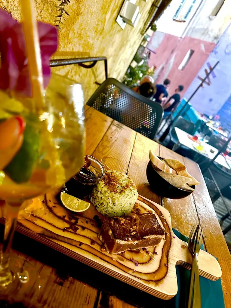 Аня Хмельницкая_La Bodega_L'Île-Rousse_review