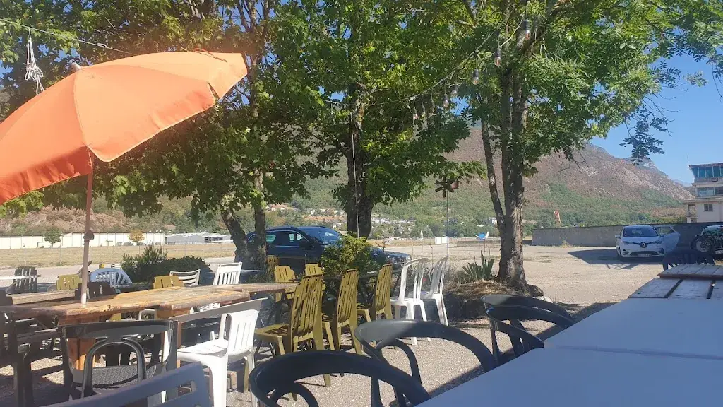 Bar Restaurant La Folle Envolée restaurant in Challes-les-Eaux