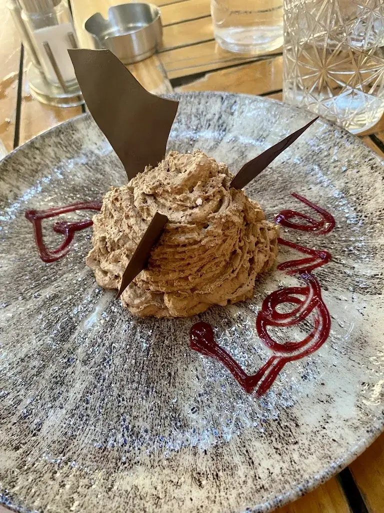 Olivia Gustafsson_Le Grand Bleu_L'Île-Rousse_review