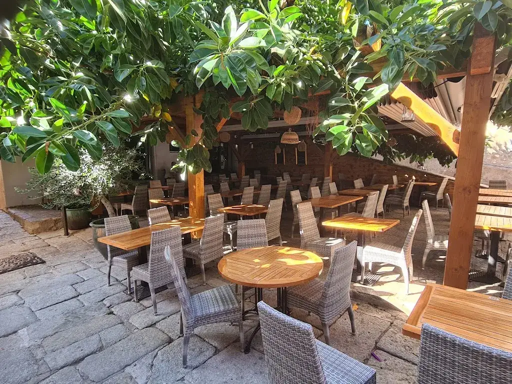 Le Grand Bleu restaurant in L'Île-Rousse